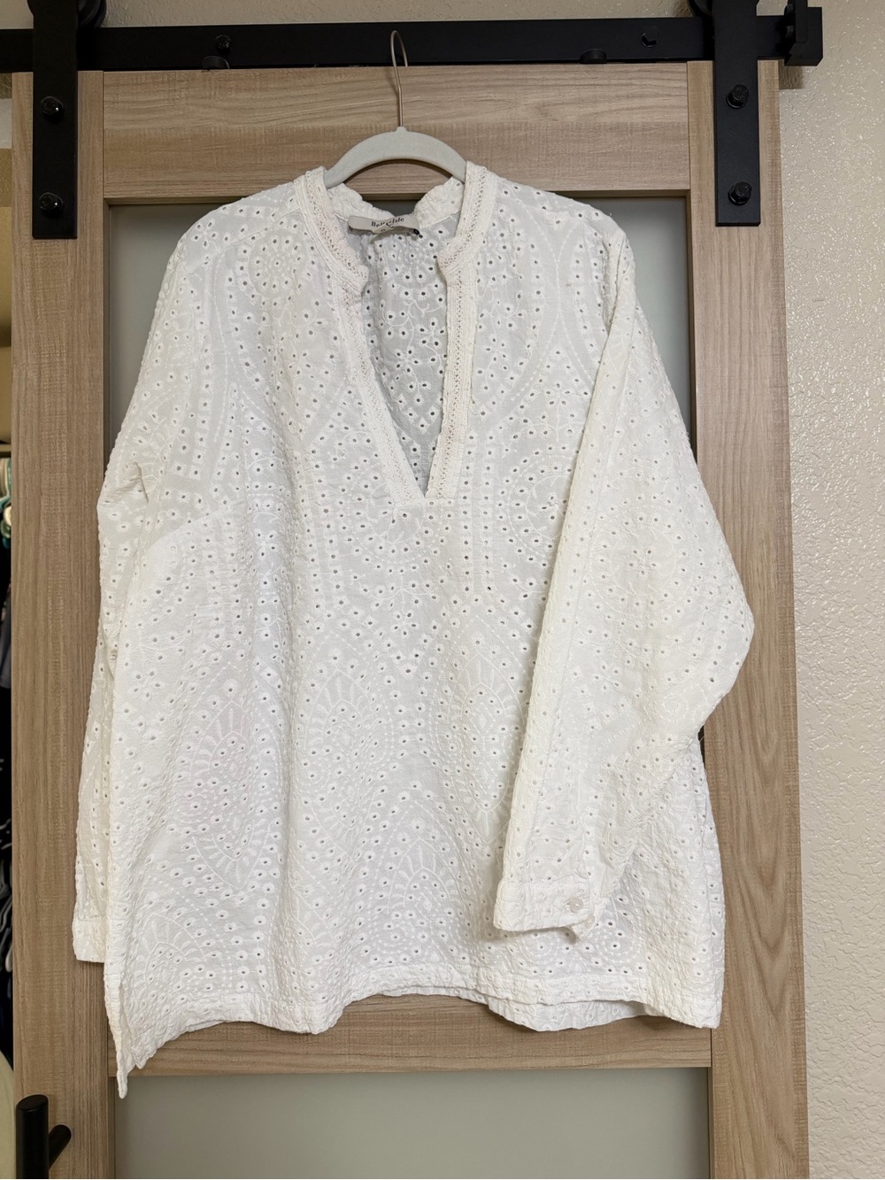 Belle Isle by Torrid Women’s White Eyelet V-Neck Tunic Top